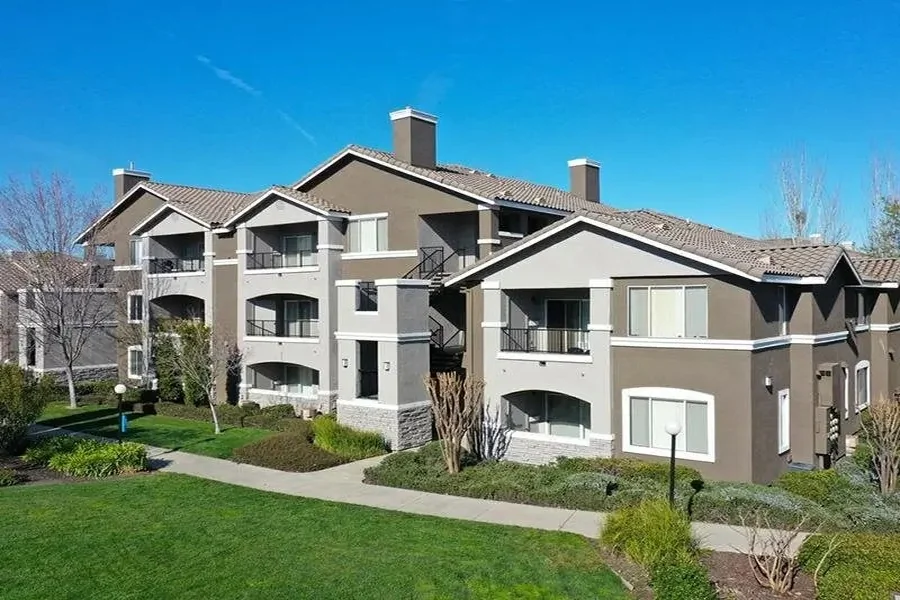 Miramonte and Trovas Apartment