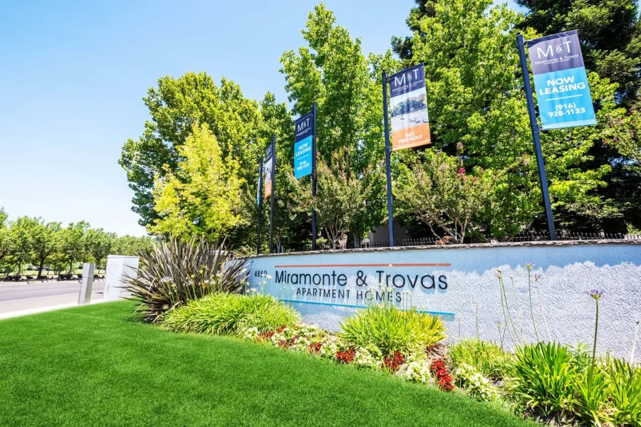 Miramonte and Trovas